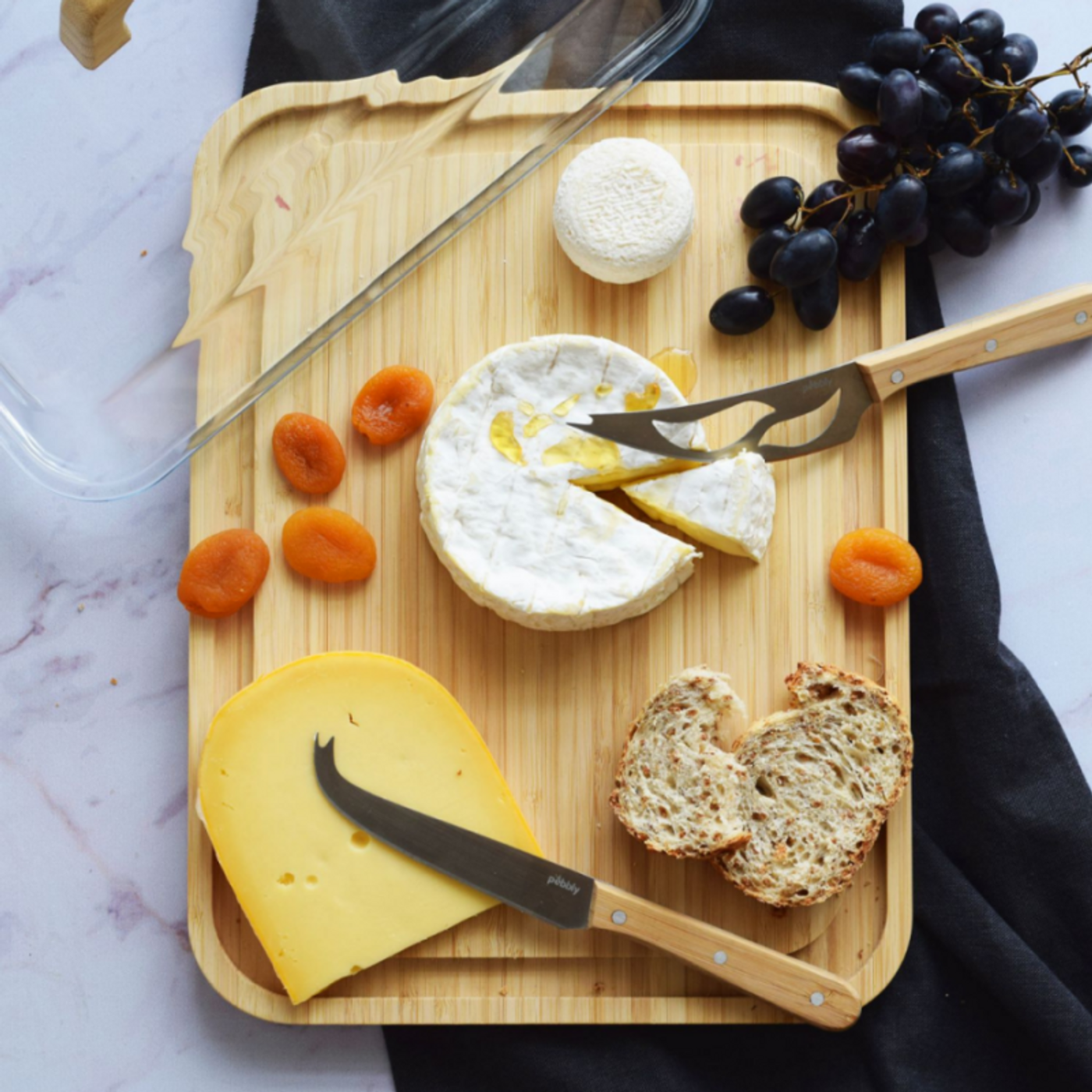 Plateau à fromage avec cloche en verre